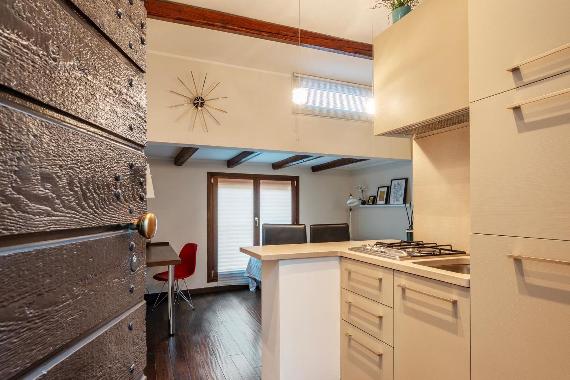 Ad Un Passo Da Piazza Di Pietra - Mini House Rome